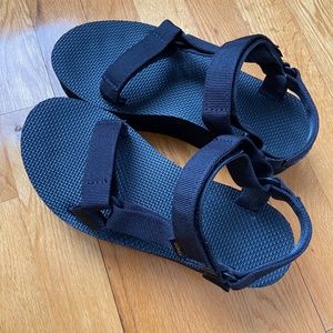 TEVA Flatform Universal Sandals